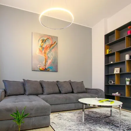 Mianelly Center Apartment