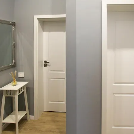 Mianelly Center Apartment